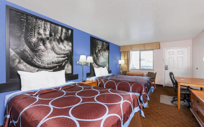 Super 8 By Wyndham Cleburne