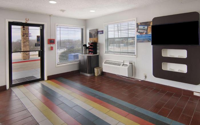 Motel 6 Red Oak, TX - Dallas