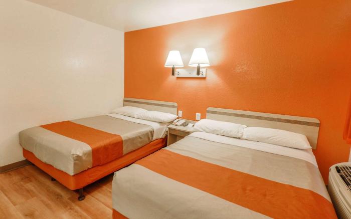 Motel 6 Huntsville, TX