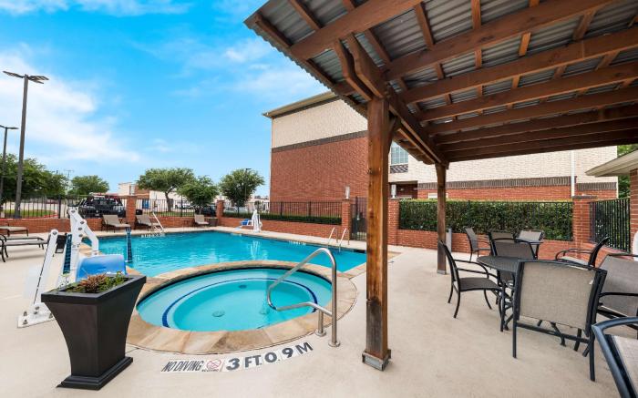 Best Western Plus Lake Dallas Inn and Suites