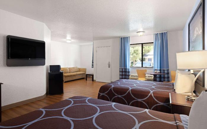 Super 8 by Wyndham Dunnigan