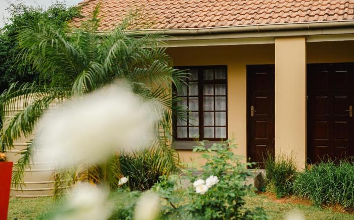 VJ's Guesthouse & Restaurant