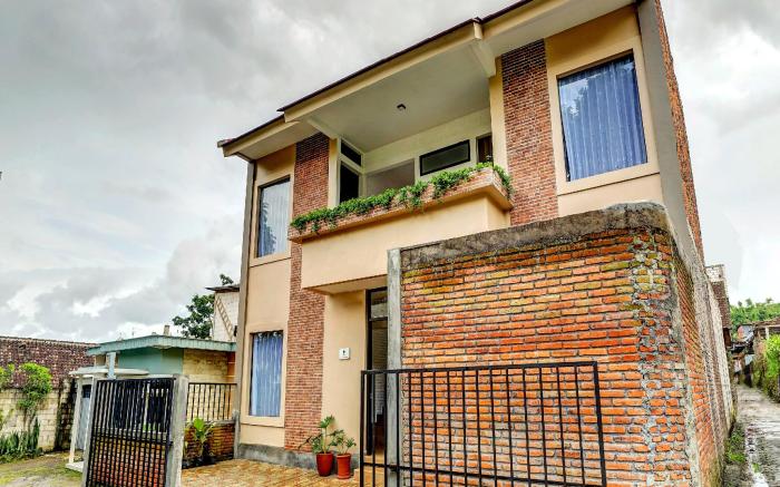 Super OYO 90828 Ara Guest House