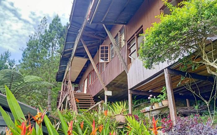OYO Home 90430 Mountain Resthouse