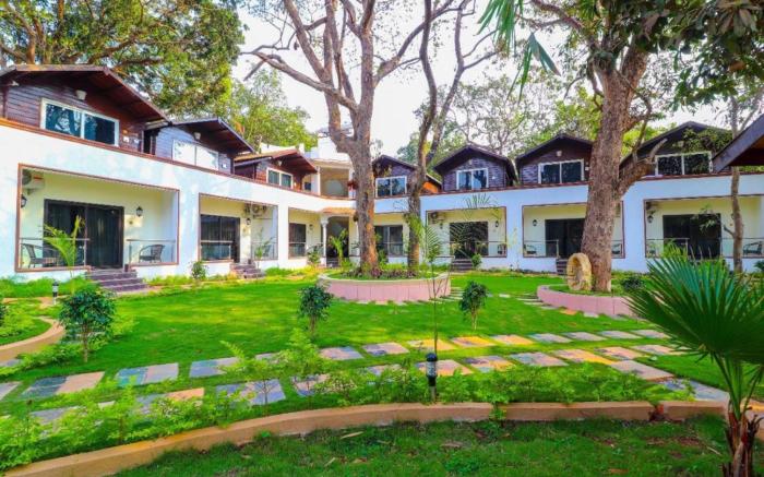 AMAZING WOODEN COTTAGES WITH POOL - 5MINS BEACH