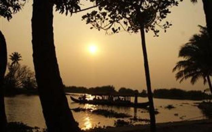 Backwater Breeze Hotel