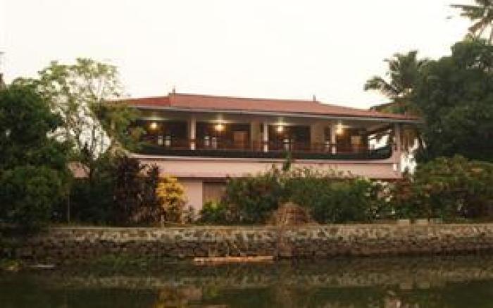 Backwater Breeze Hotel