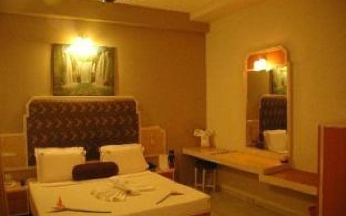 Hotel Saratharajans