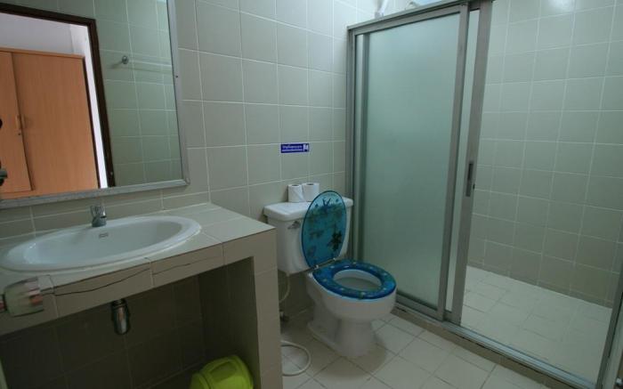 Beachfront Hotel Cha Am