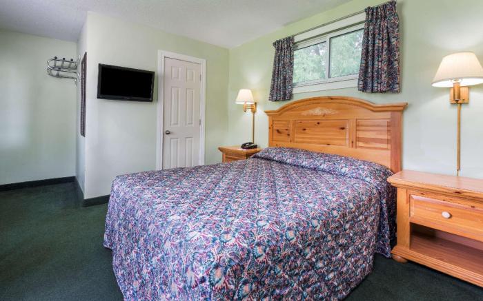 Knights Inn - Bracebridge, ON