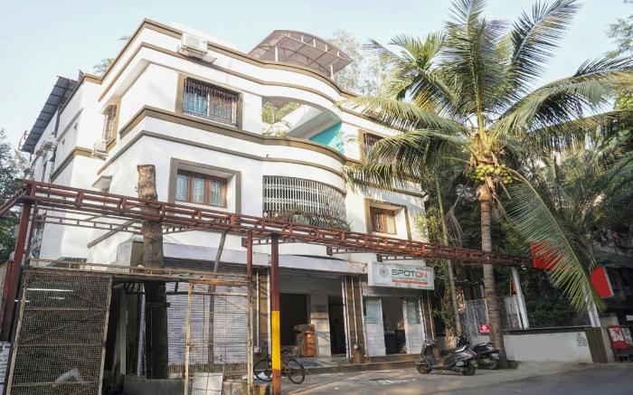 Super Townhouse The Upper Room Near Pune Airport