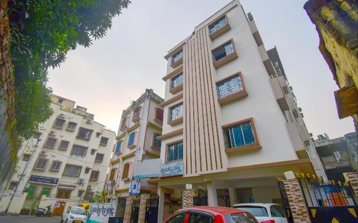 Super Collection O Bricks Inn Hazra Road Near Birla Mandir