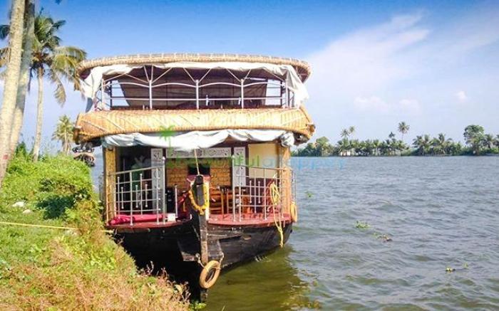 Private Houseboats