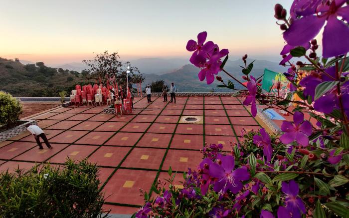 Hilltop Resort and Glamping