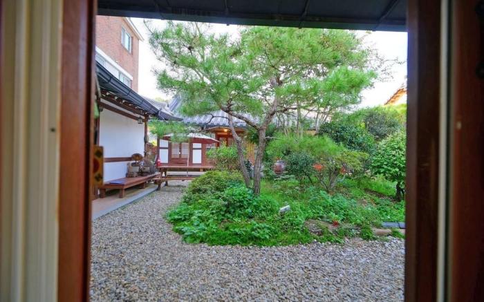 Jeonju Hanok Madang Pretty House Pension