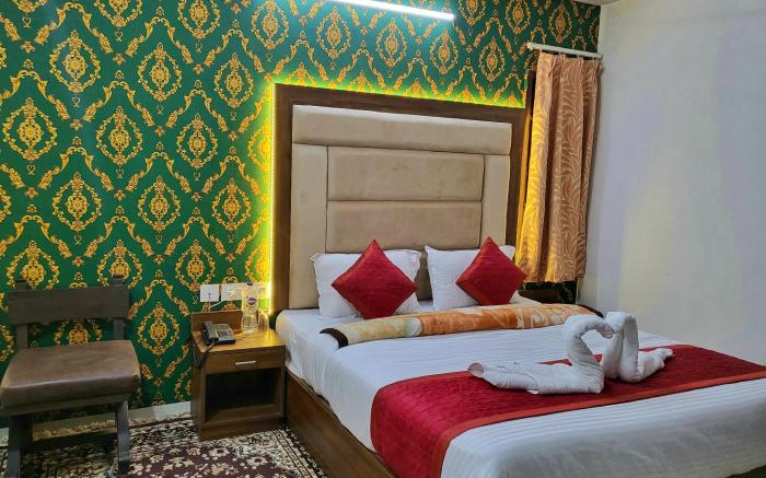 Bay leaf by Live Inn