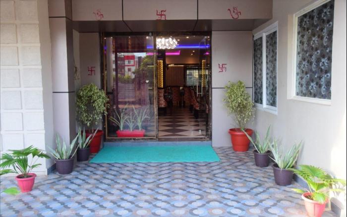 LILY INN HOTEL AND RESTAURANT