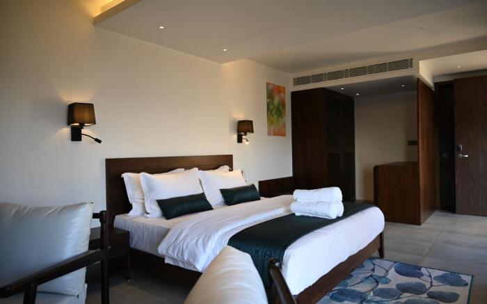 Vee Resort -The Suites of Royals