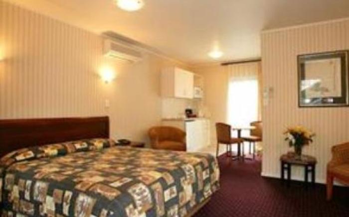 Cornwall Park Motor Inn