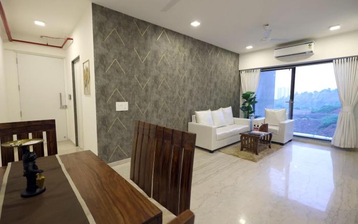 Airport Close 2 BHK Service Apt in Santacruz E