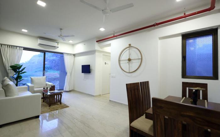 Airport Close 2 BHK Service Apt in Santacruz E