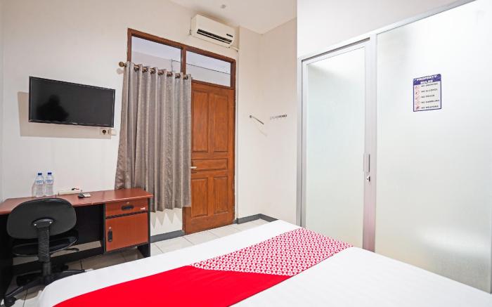 OYO Flagship 90890 Bratang Gede Residence