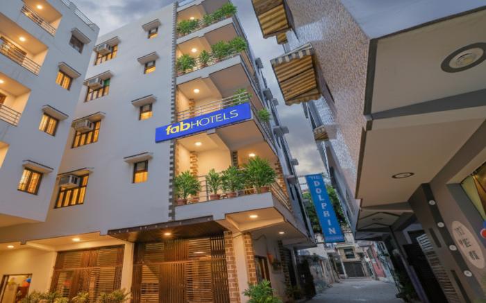 FabHotel Dolphin International