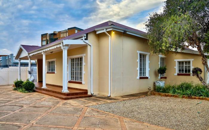 Luxurious Double Bed room with private bathroom