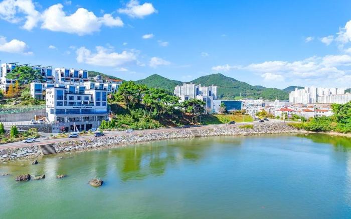 Tongyeong By the See Spa Pension