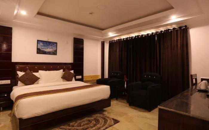 Hotel The Grand White