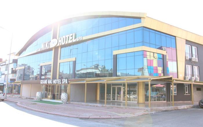 Grand Niki Hotel & Spa