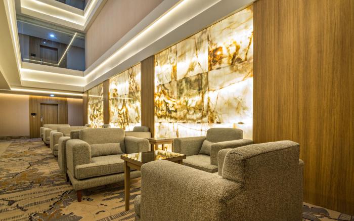 Mirnian Hotel