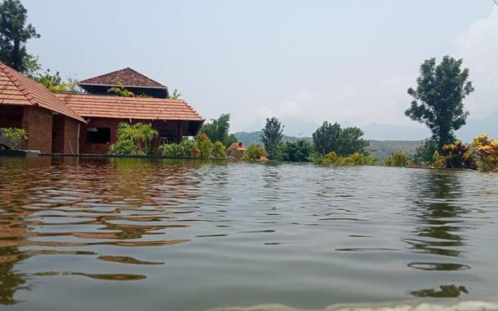 Oxy Valley Resort