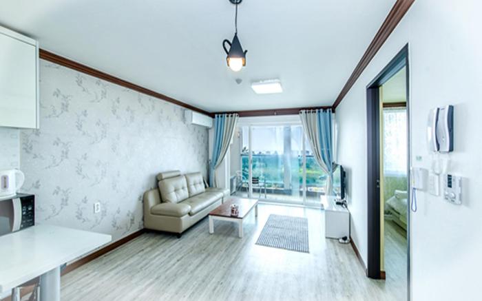 Ghosthouse Aewolhaean-ro Ocean View 18 Pyeong Family Type (2 Rooms) Resort Pension (Room 302)