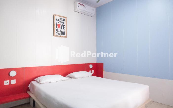 Londres Bed and Breakfast RedPartner near Gembira Loka Zoo
