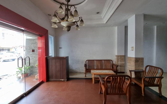 OYO 90952 Hotel Grand Sirao