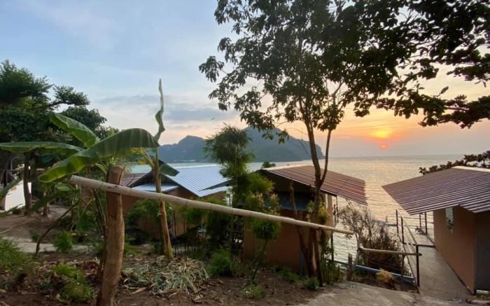 Phi Phi Seaside Bungalow