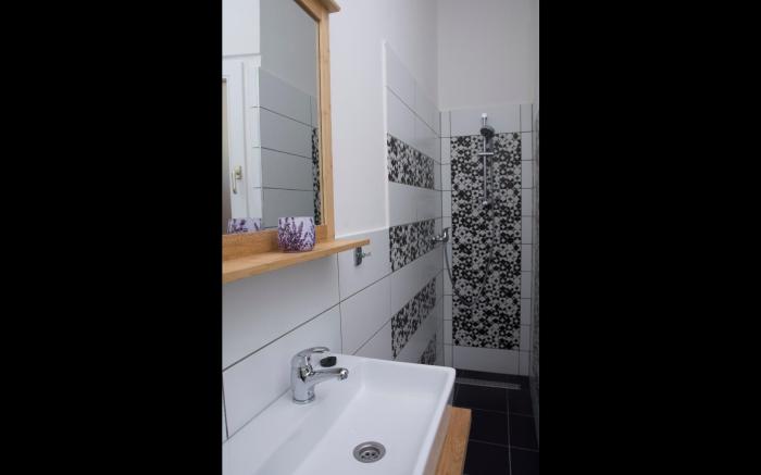 New WalnutTree Double 12 Pers Apartment