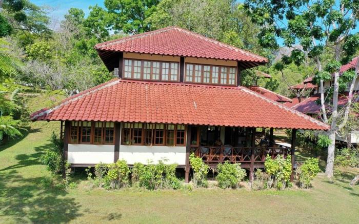 Private luxury Villa in beachside setting