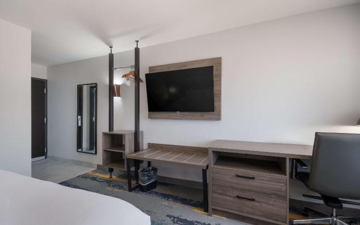 Clarion Pointe OKC Airport