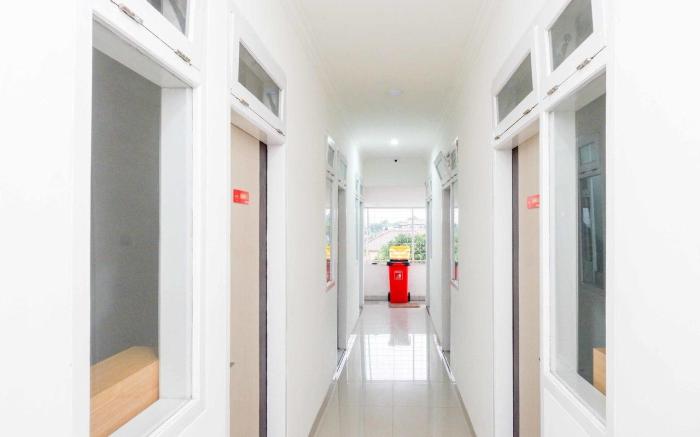 RedDoorz near Rita Super Mall Purwokerto