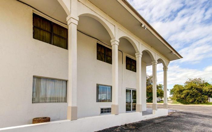 Motel 6 Waco, TX - Lacy Lakeview