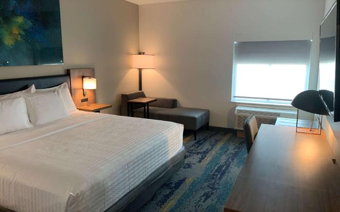 La Quinta Inn & Suites by Wyndham Galveston North at I-45