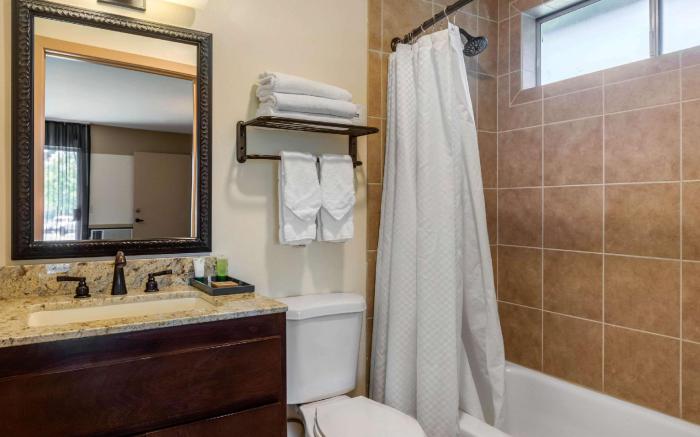Carlton Oaks Lodge, an Ascend Collection Hotel