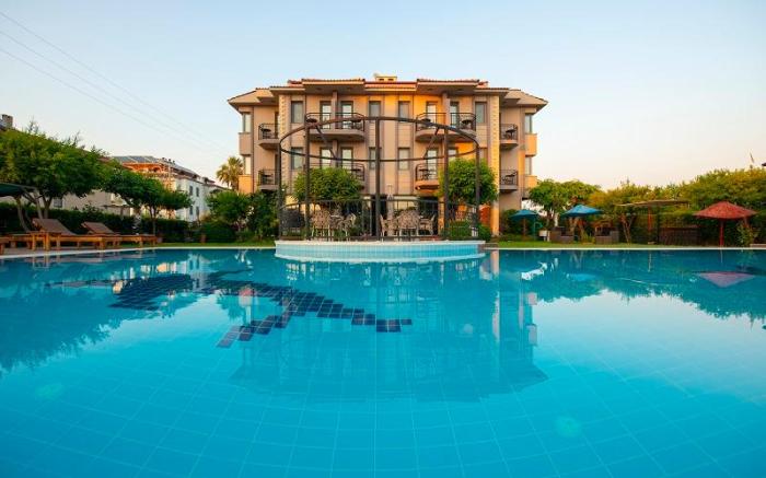 GOLDEN MOON HOTEL