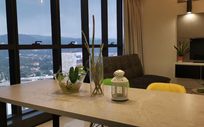 Luxury 2BR Duplex family suite,pool with KLCC view