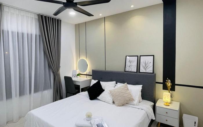 Manhattan 3 bedroom Apartment (6-8pax) , 2 Carpark