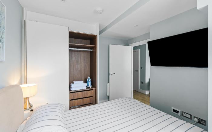 LUXURIOUS ONE BEDROOM APARTMENT IN BOND STREET