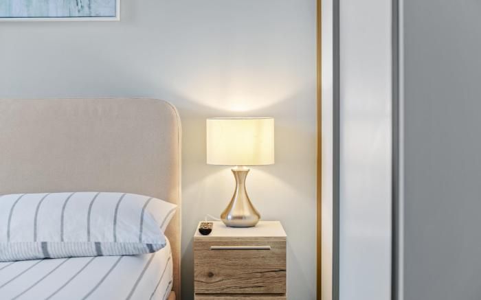 LUXURIOUS ONE BEDROOM APARTMENT IN BOND STREET