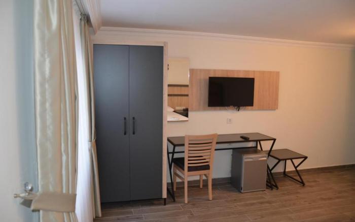 Piyes Otel